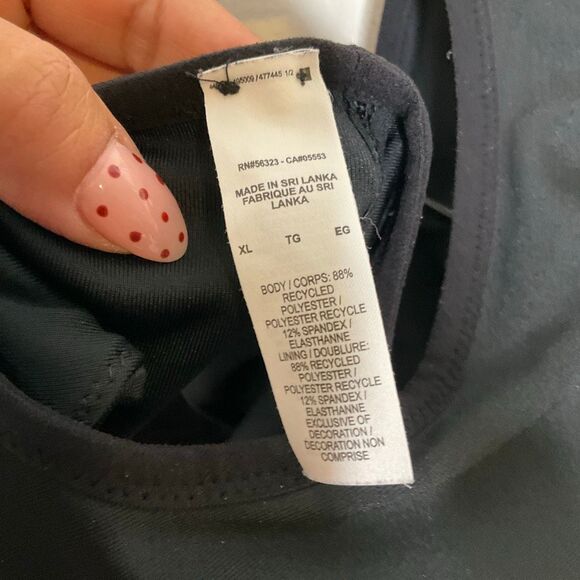 Nike Air Cut Out in Back Sports Bra - Picture 6 of 6